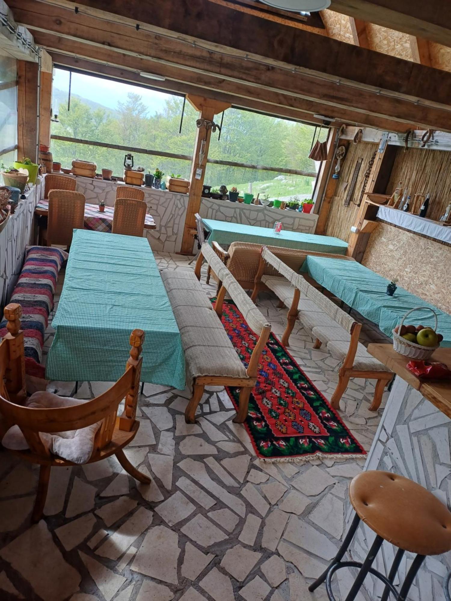Katun Ljeljenak Hotel Plužine Eksteriør billede