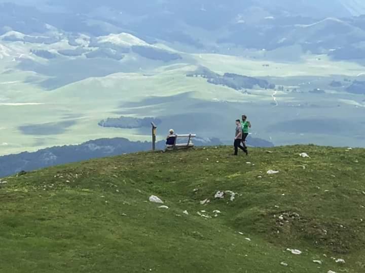 Katun Ljeljenak Hotel Plužine Eksteriør billede