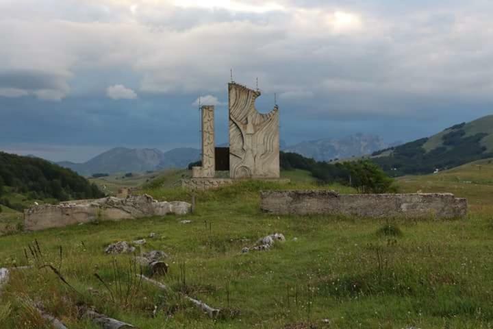 Katun Ljeljenak Hotel Plužine Eksteriør billede
